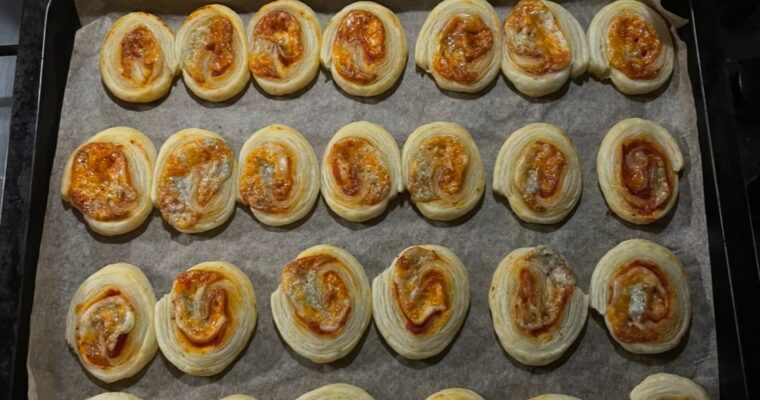 Pizza šneky z listového těsta